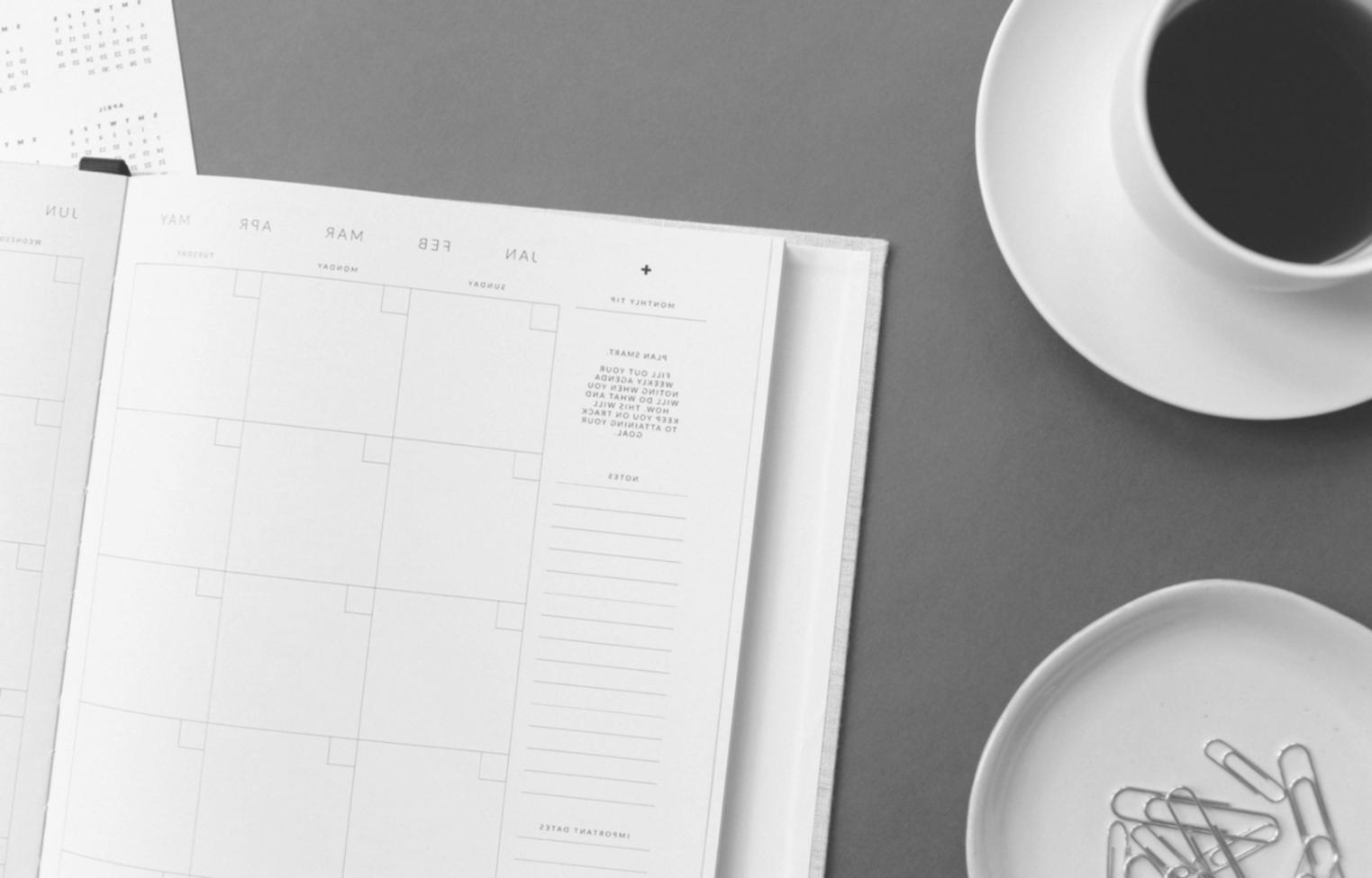 Analyse financière avec graphiques et données sur écran