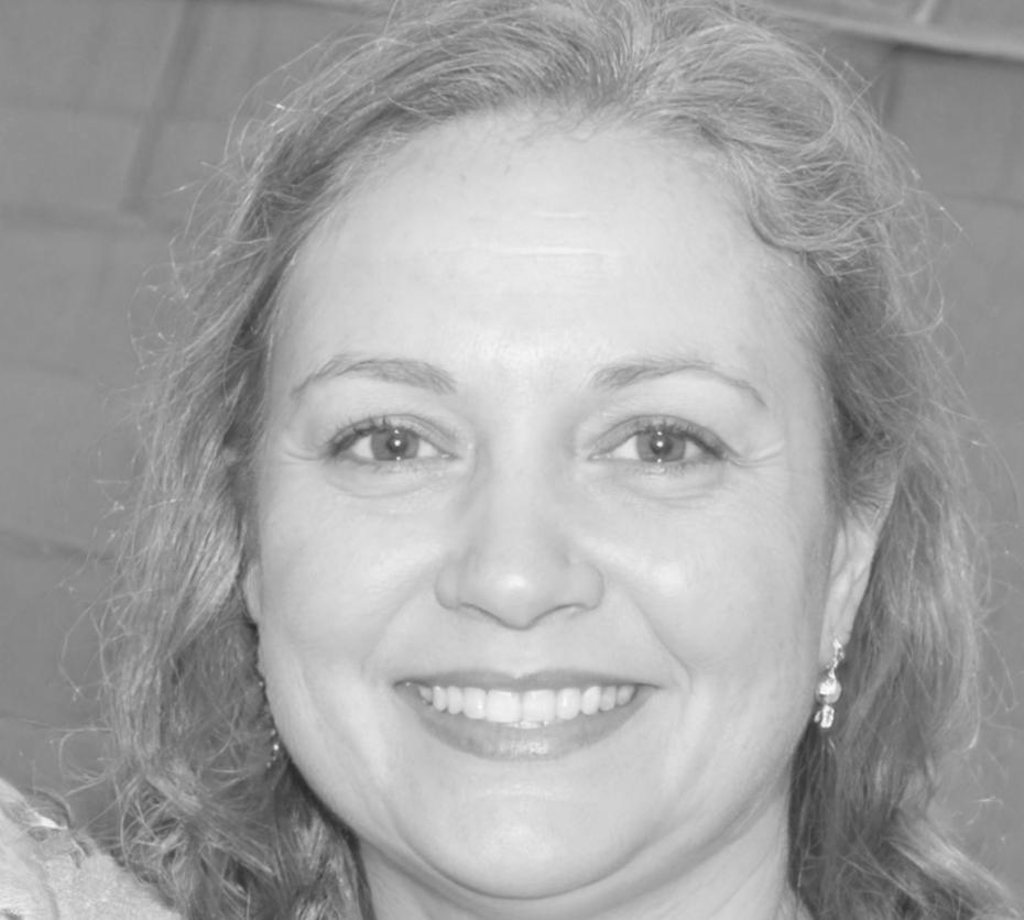 Étudiante Sophie Dubois travaillant sur modélisation financière